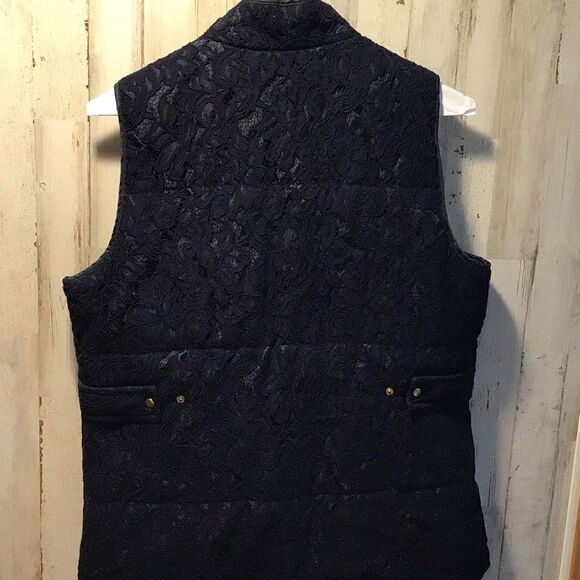 Layered vest by Crown and Ivy size medium - Picture 2 of 7